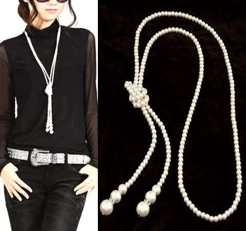 Stunning Delicate imitation pearl knotted necklace!!