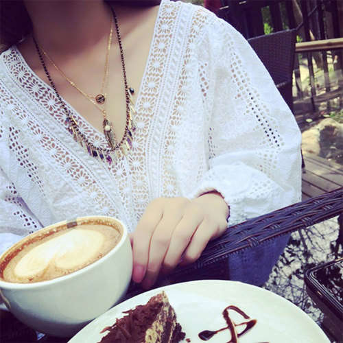 Gorgeous feather turquoise pendant and FREE chain.. LOWEST SHIPPING