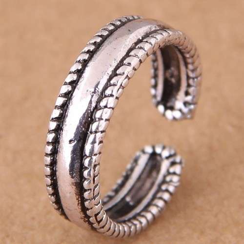 Silver knotted ring