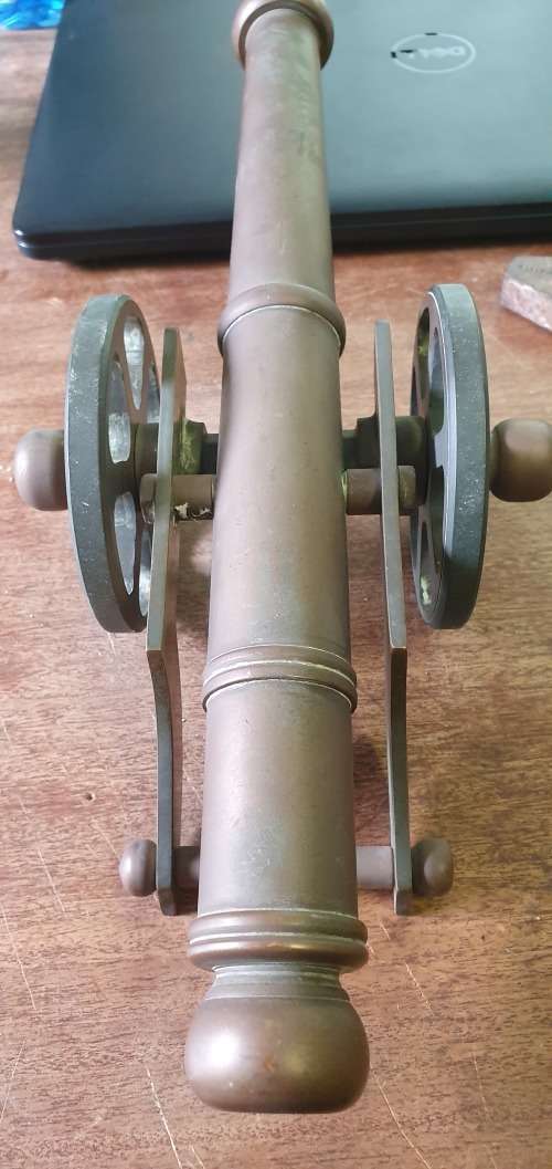 CANNON. SOLID BRASS. MADE TO SCALE. 34CM LONG.