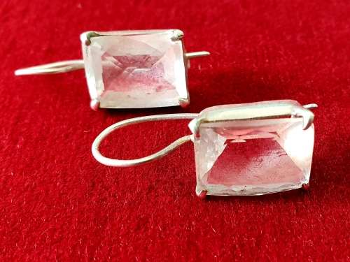 SILVER ANTIQUE EARRINGS WITH CUT AND POLISHED SILVER QUARTZ STONES.