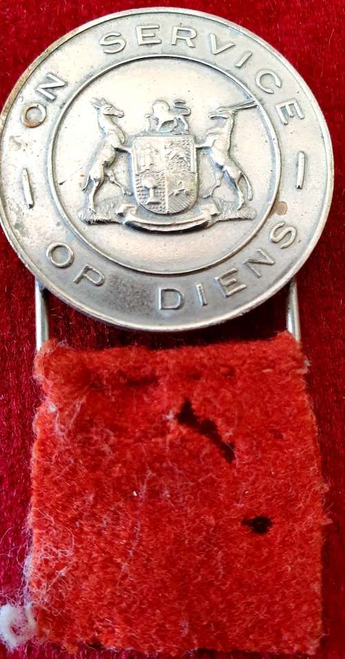 WW11 OP DIENS / ON SERVICE. SILVER MEDAL. MARKED.( 14)  ( 198 ) WITH ORIGINAL RIBBON.