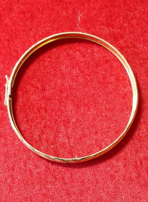 GOLD 9 ct. BANGLE .  ( 4.7 gr ) GOLD. VERY FINE DESIGN !!