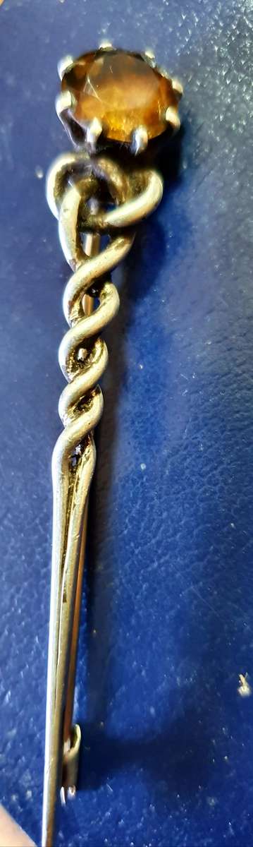 ANTIQUE SILVER BROOCH PIN WITH SMOKED TOPAZ . CIRCA: 1898. SILVER. 9 GRAM