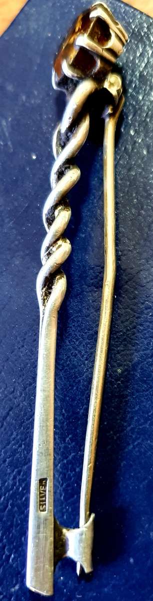 ANTIQUE SILVER BROOCH PIN WITH SMOKED TOPAZ . CIRCA: 1898. SILVER. 9 GRAM