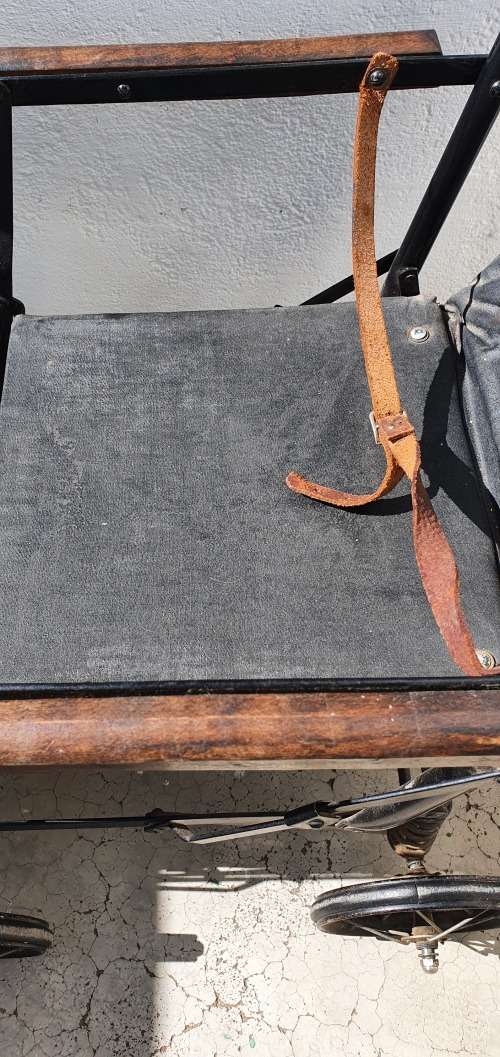 ANTIQUE 1890 BABY PRAM. BEAUTIFUL RARE FIND IN EXCEPTIONAL CONDITION!!