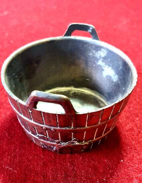 VINTAGE BRONZE DIECAST ANTIQUE WASH BASIN MODEL.1970's. FINE DETAIL WITH WORKING PARTS!!