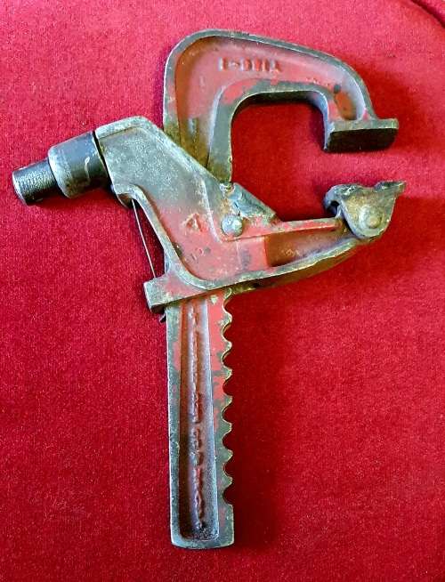 ANTIQUE METAL CLAMP ( A )