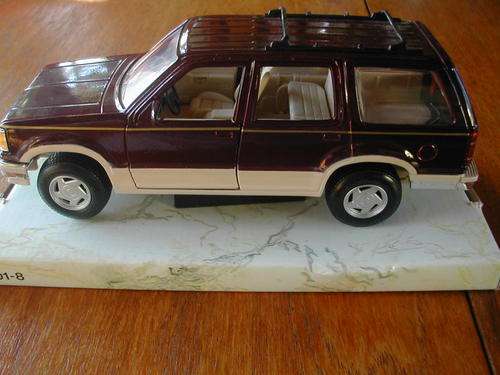 FORD EXPLORER!!! 1 / 24  RARE, BEAUTIFUL ITEM!! (MAISTO)