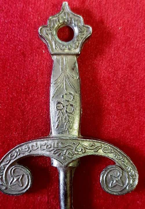 ANTIQUE DAGGER LIKE CORK SCEW. SOLID HEAVY METAL. 13CM LONG