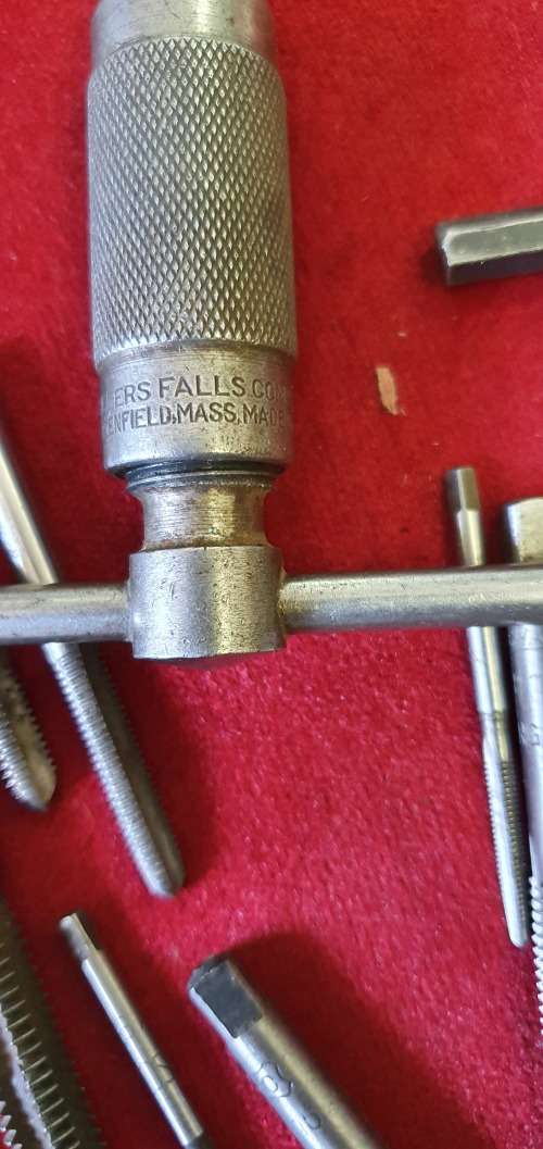 VINTAGE HAND TAP SET. 48 X TAPS. MILLERS FALLS COMPANY. USA . IN HAND MADE BOX