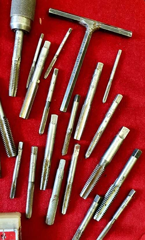 VINTAGE HAND TAP SET. 48 X TAPS. MILLERS FALLS COMPANY. USA . IN HAND MADE BOX