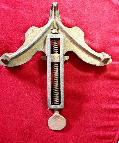 HUGE ANTIQUE CAST IRON CORNER CLAMP