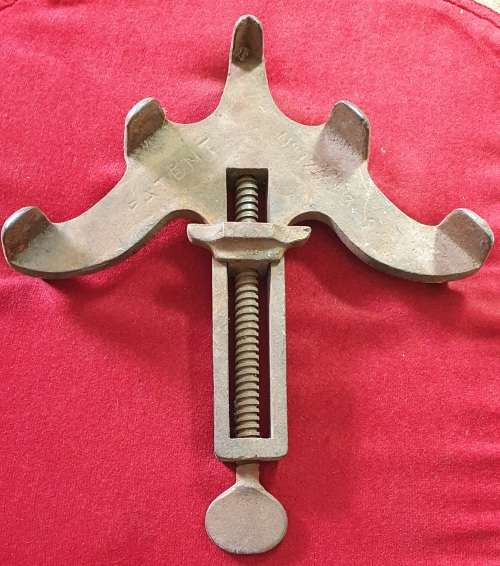 HUGE ANTIQUE CAST IRON CORNER CLAMP