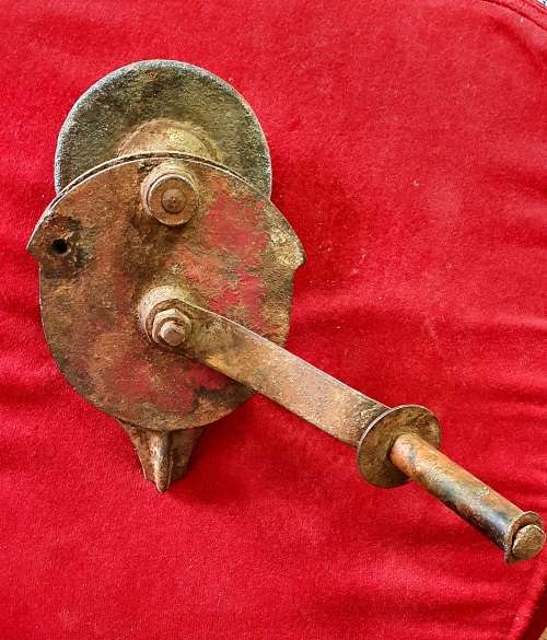 ANTIQUE MANUAL "SLYPSTEEN"