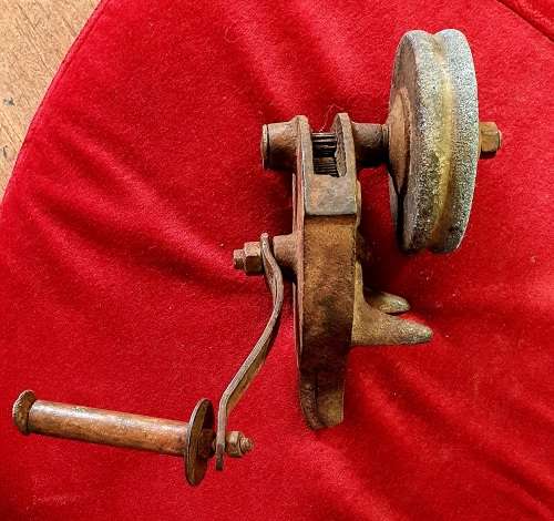 ANTIQUE MANUAL "SLYPSTEEN"