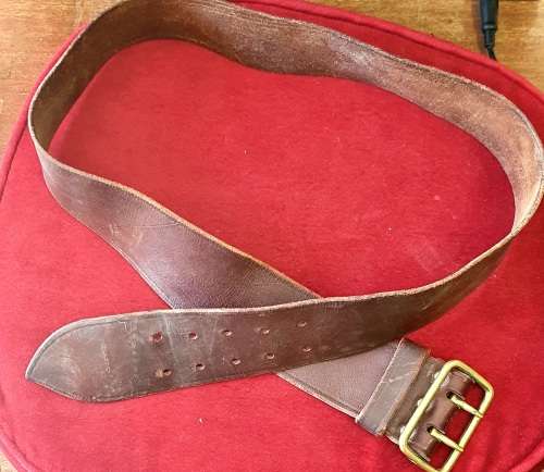 1978 POLICE ISSUED LEATHER BELT WITH BRASS BUCKLE.