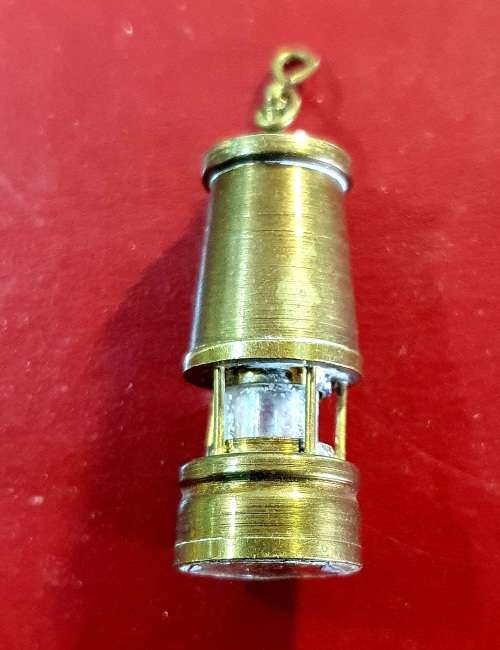 VINTAGE SOLID BRASS HAND CRAFTED ANTIQUE MINORS LAMP MODEL .FINE DETAIL .5 CM HIGH