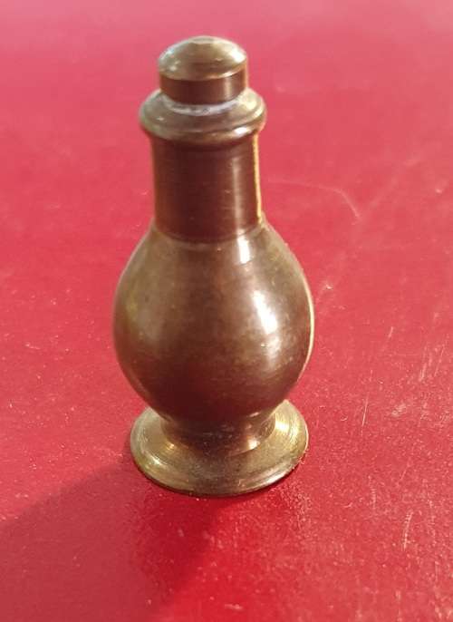 VINTAGE SOLID BRASS HAND CRAFTED ANTIQUE OIL BOTTLE  MODEL .FINE DETAIL . 3 CM HIGH