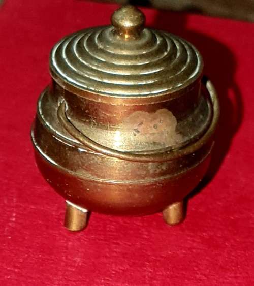 VINTAGE SOLID BRASS HAND CRAFTED ANTIQUE 3 BEEN POT AND LID MODEL