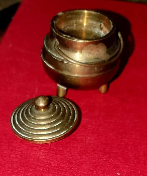 VINTAGE SOLID BRASS HAND CRAFTED ANTIQUE 3 BEEN POT AND LID MODEL