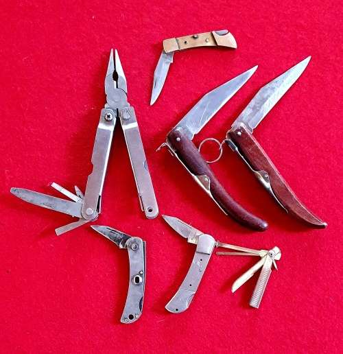 7 X ANTIQUE / VINTAGE FOLDING KNIFES . SELLING AS RESTOURATION JOBLOT.