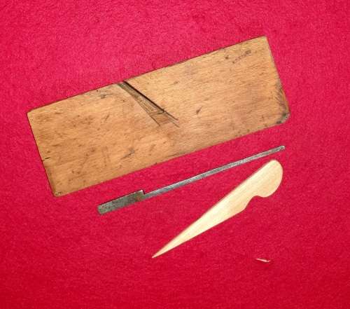 ANTIQUE WOOD PLANER COMPLETE. EXCELENT CONDITION. 23 CM