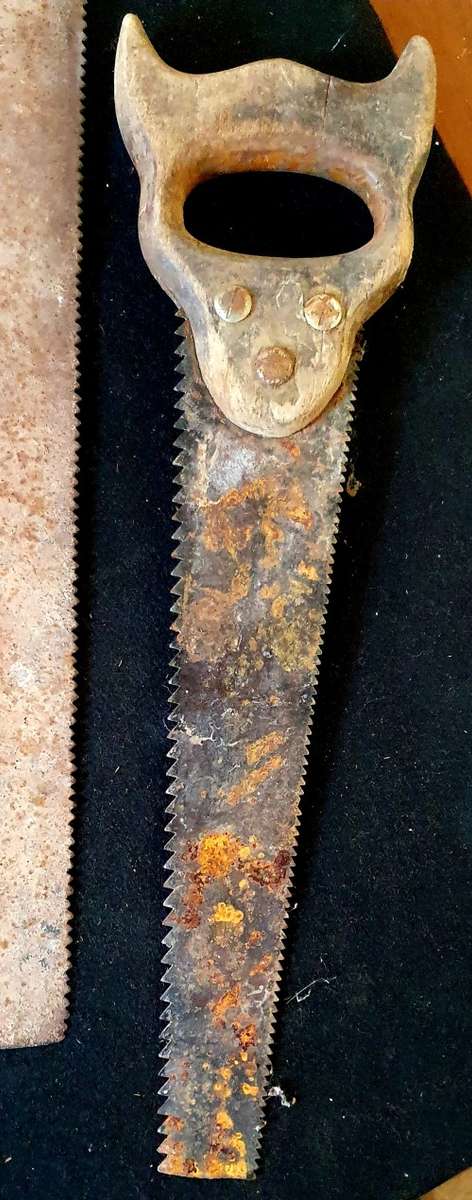 COLLECTION OF 6 X ANTIQUE WOOD HANDLE HAND SAWS. SEE PHOTO REPORT.