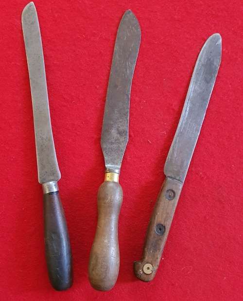 3 X VICTORIAN ERA KNIFES. WOOD AND BRASS HANDLES.