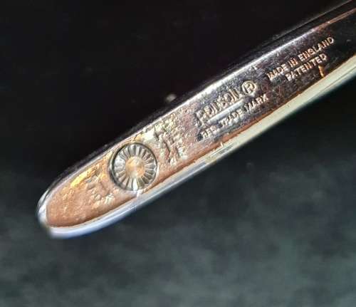 VINTAGE RONSON LIGHTER ( B )