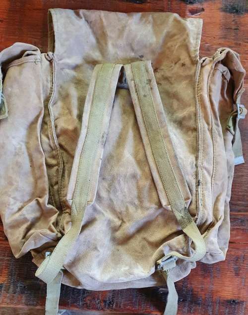 VINTAGE ORIGINAL SEAKING RUCKSACK !! X TRA LARGE !! THE IDEAL FISHING OR TRAVEL RUCKSACK !!