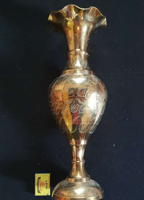 HUGE ANTIQUE HEAVY SOLID BRASS FLOWER VASE !! 43CM HIGH !!