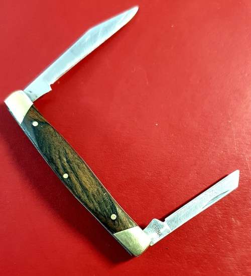 VINTAGE BUCK 375 DEUCE POCKET KNIFE.