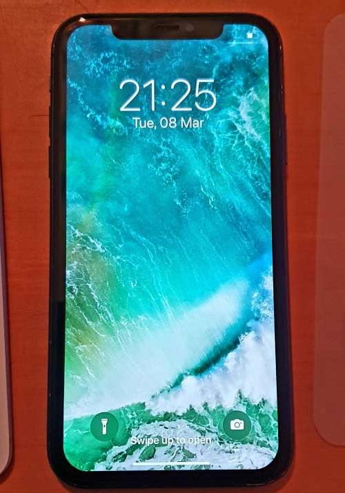 i PHONE 11 . 64GB. BLACK  . SEE DESCRIPTION.  AS GOOD AS NEW.