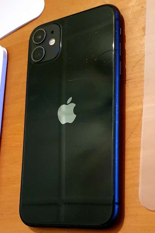 i PHONE 11 . 64GB. BLACK  . SEE DESCRIPTION.  AS GOOD AS NEW.