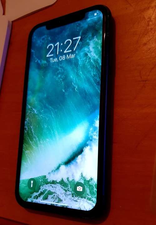 i PHONE 11 . 64GB. BLACK  . SEE DESCRIPTION.  AS GOOD AS NEW.