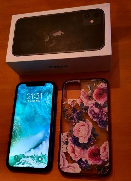 i PHONE 11 . 64GB. BLACK  . SEE DESCRIPTION.  AS GOOD AS NEW.