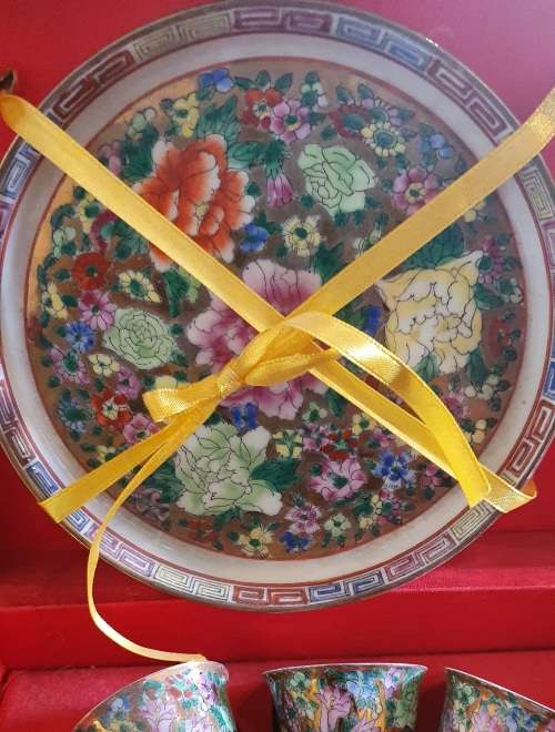 ANTIQUE PORCELAIN 9 PIECE SAKI SET. IN EMBROIDERED BOX !!STUNNING DETAIL.