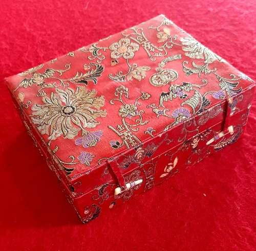 ANTIQUE PORCELAIN 9 PIECE SAKI SET. IN EMBROIDERED BOX !!STUNNING DETAIL.