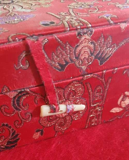 ANTIQUE PORCELAIN 9 PIECE SAKI SET. IN EMBROIDERED BOX !!STUNNING DETAIL.