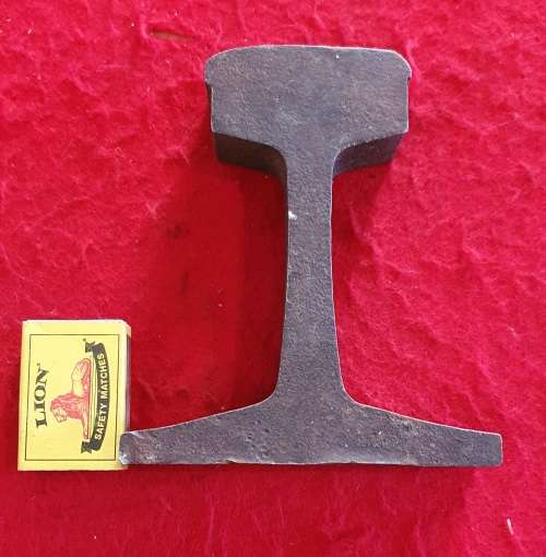 ANTIQUE SAR/SAS TRAIN RAIL  CUTTING USED AS ANVIL .