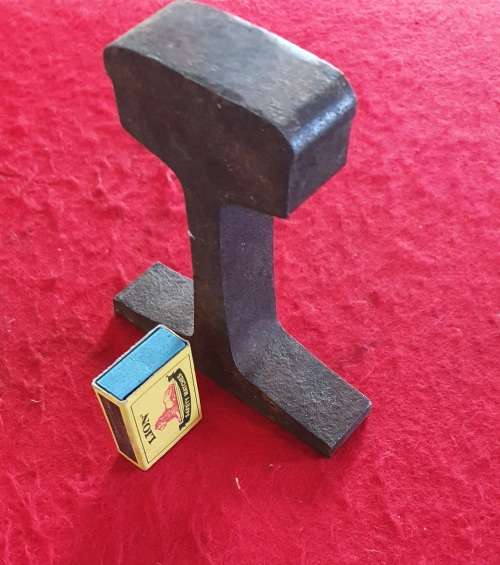 ANTIQUE SAR/SAS TRAIN RAIL  CUTTING USED AS ANVIL .
