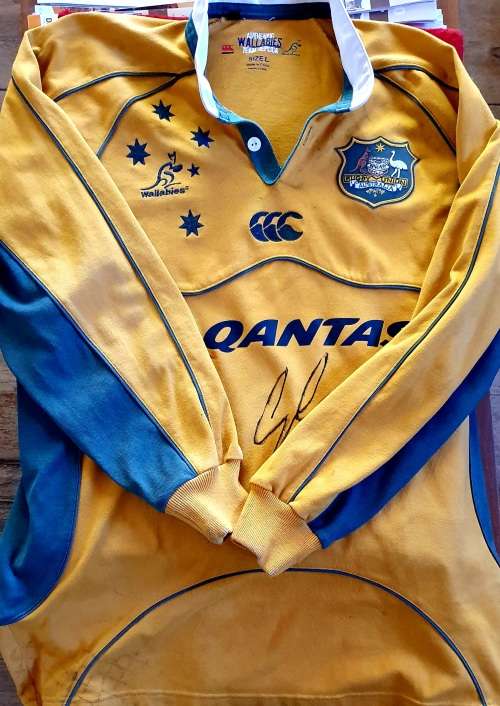 AUTHENTIC WALLABIES TEAM REPLICA JERSEY. SIGNED BY GEORGE GREGAN. L. 2000