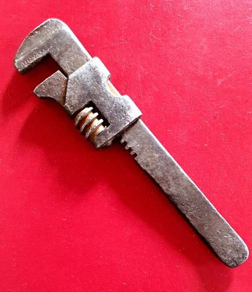 ANTIQUE MINATURE BABY MONKEY WRENCH !! ULTRA SCARCE FIND ! 14CM LONG.
