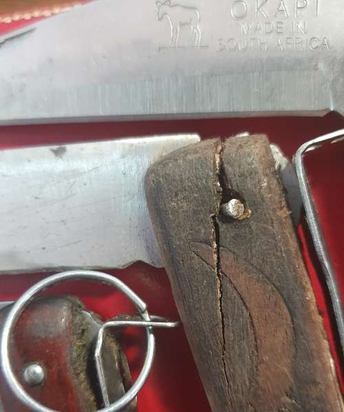 3 X VINTAGE OKAPI POCKET / FOLDING KNIFES. INCL LOOSE HANDLE.