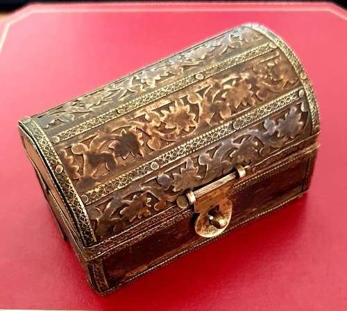 ANTIQUE HAND MADE JEWELERY BRASS AND WOOD BOX. CIRCA 1900