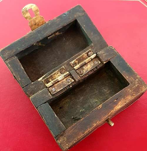 ANTIQUE HAND MADE JEWELERY BRASS AND WOOD BOX. CIRCA 1900