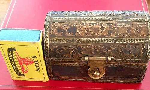 ANTIQUE HAND MADE JEWELERY BRASS AND WOOD BOX. CIRCA 1900