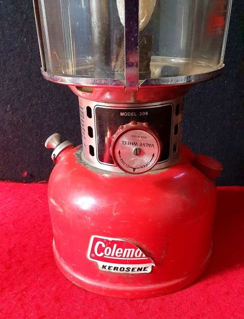 VINTAGE COLEMAN 206 KEROSENE LANTERN. GOOD CONDITION.