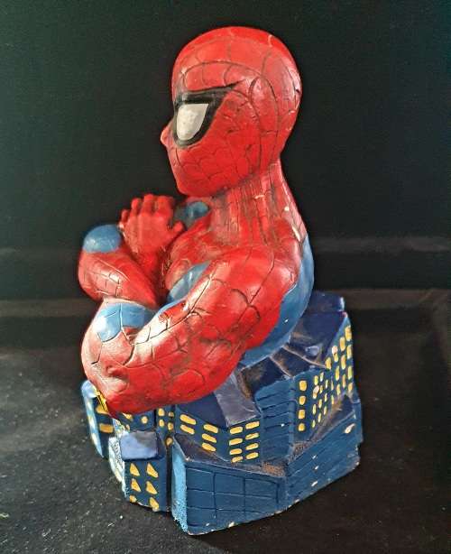 VINTAGE CERAMIC SPIDER MAN BUST . 12CM HIGH X 28 CM CIRC.